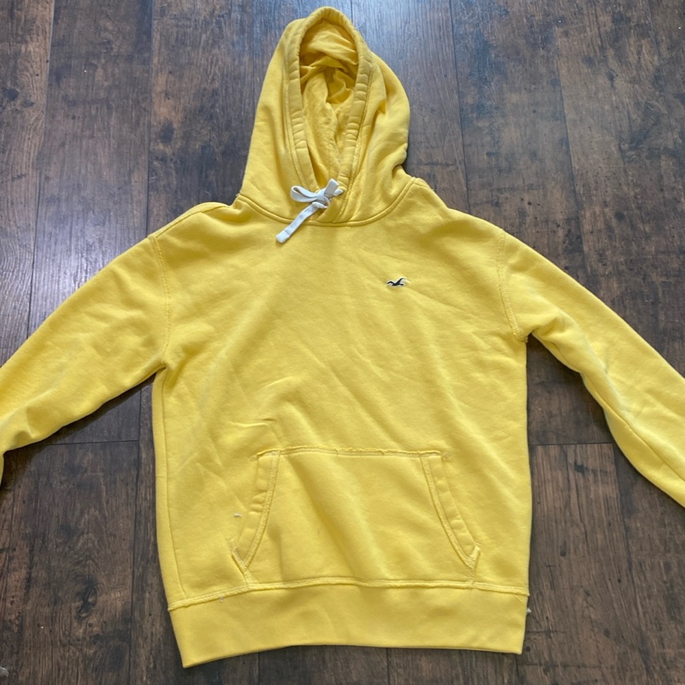 hollister sweatshirt | color: yellow | size: S